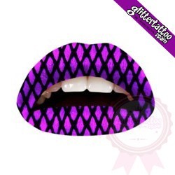 Labios purpura con lineas negras